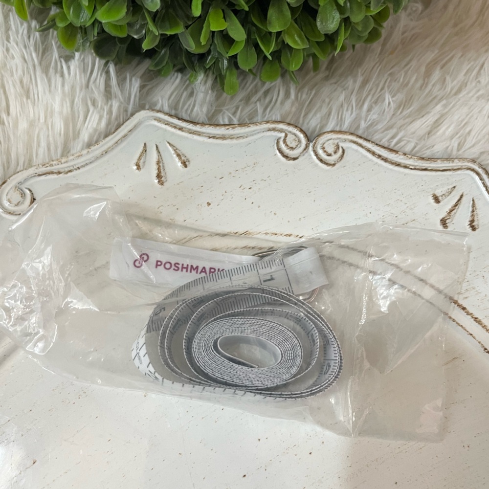 Posh tape measure new